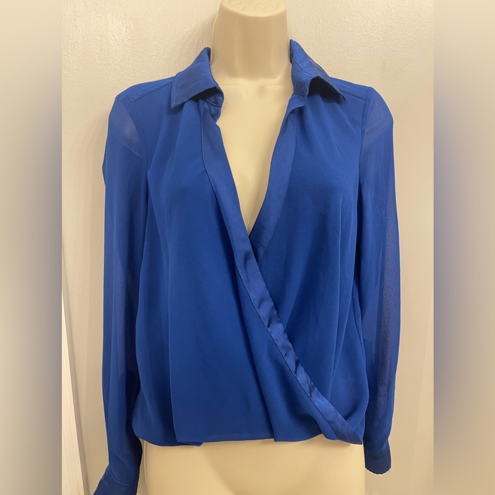 Stunning Bebe Crop ChiffonTop Blouse. Sz Xs